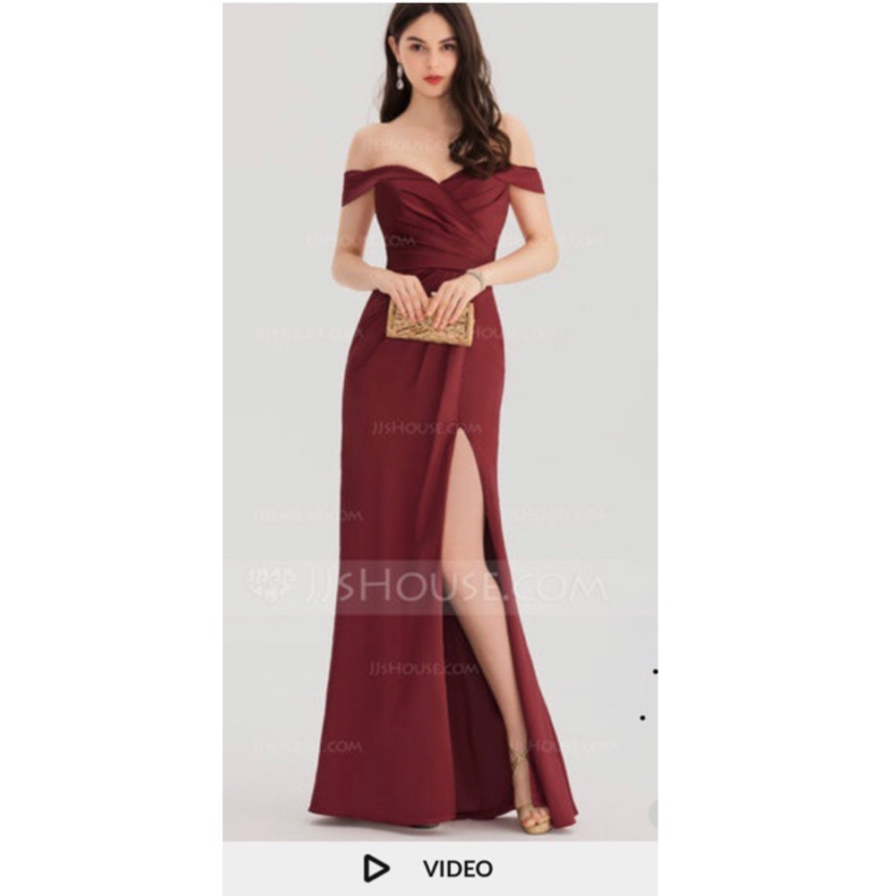Formal evening satin dress in BLACK.